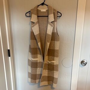 Active USA Tan and Cream Knit Sweater